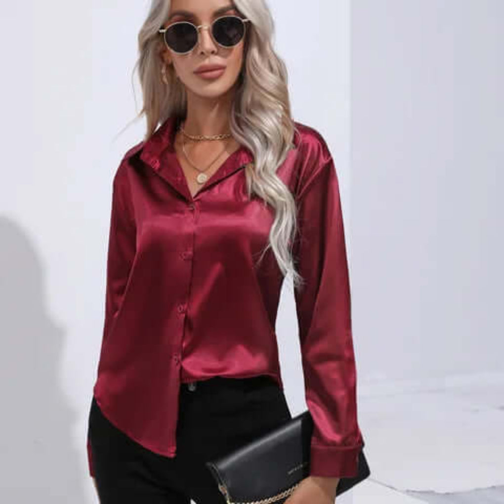 Festtopp: løs passform damebluse med lange ermer. Elegant og luftig for spesielle kvelder.