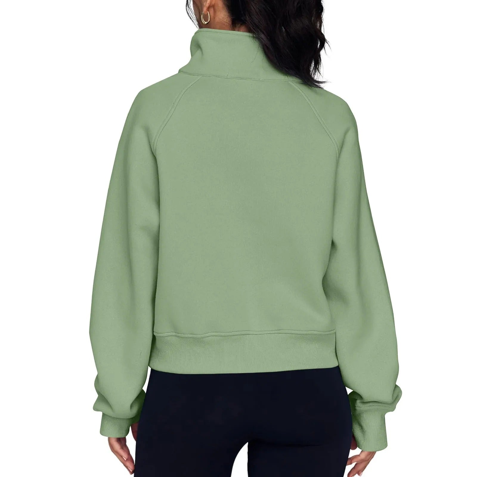 Stilfull pullover til kvinner, varm og med ståkrage, halv glidelås detalj.