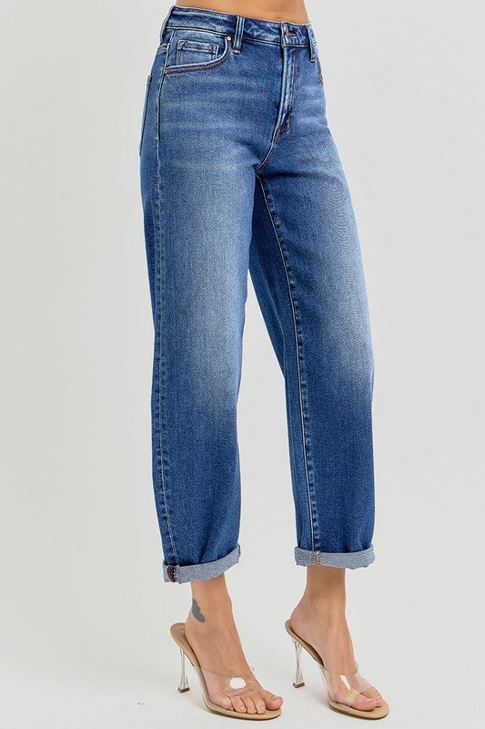 Casual damejeans med trendy høy midje, cropped lengde og lett flare. Perfekt for hverdag og sommer.