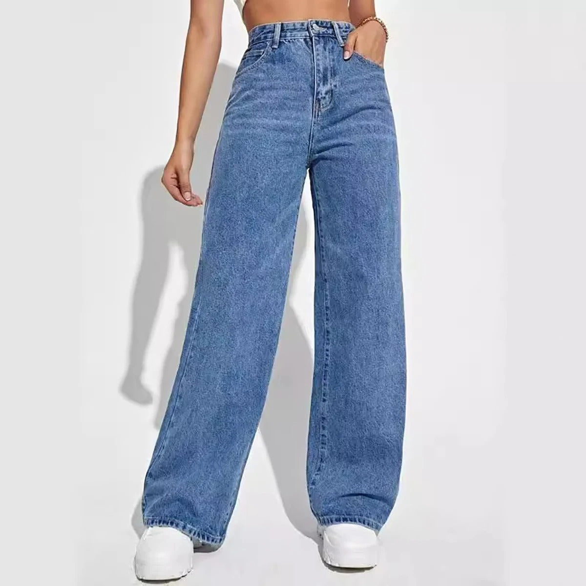 Trendy motebukser: Damejeans med vide ben, høy midje. En stilren og komfortabel modell for hverdagsklær.