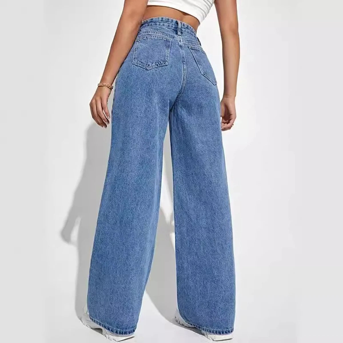 Kvinner damejeans med vide ben og høy midje. Komfortable bukser med rett passform for alle anledninger.