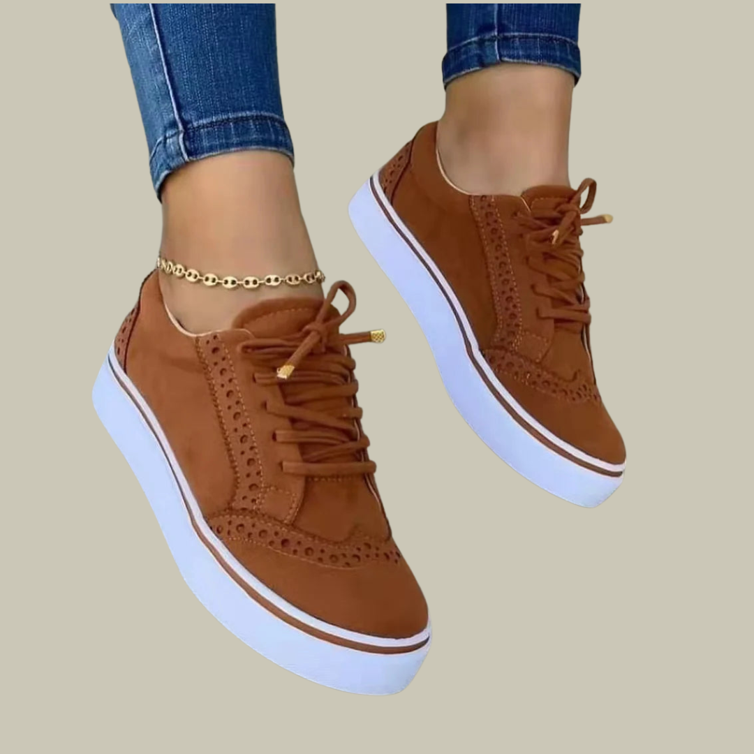 Sidevisning av elegante damejoggesko. Sporty minimalistisk stil for komfortable turer og hverdagsaktiviteter.