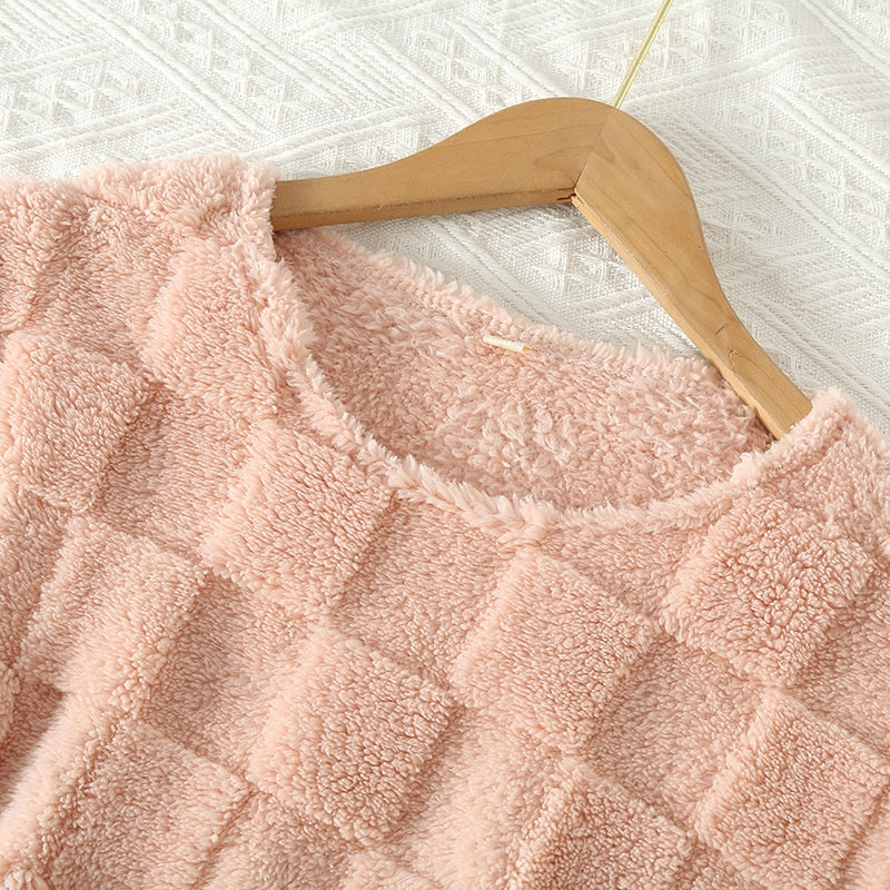 Warmes Winter-Pyjama-Set für Frauen, kariert, aus weichem Stoff für maximalen Komfort