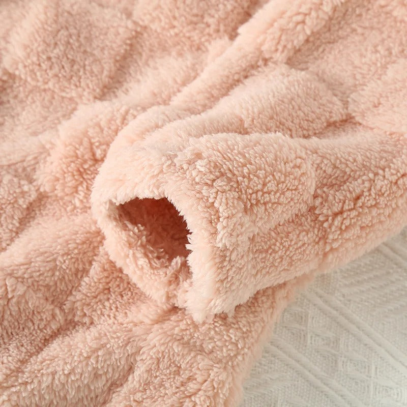 Karierter Damen-Pyjama mit langen Ärmeln und Hose, warm und bequem für Winternächte