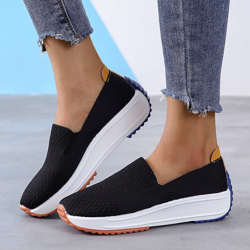 Schwarze Damenschuhe aus Mesh, atmungsaktiv und rutschfest, ideal als Sportschuh