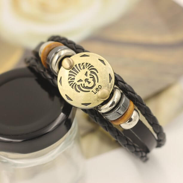 Astrologi gave: Dame armbånd i skinn med delikat stjernetegn anheng, lilla, unikt