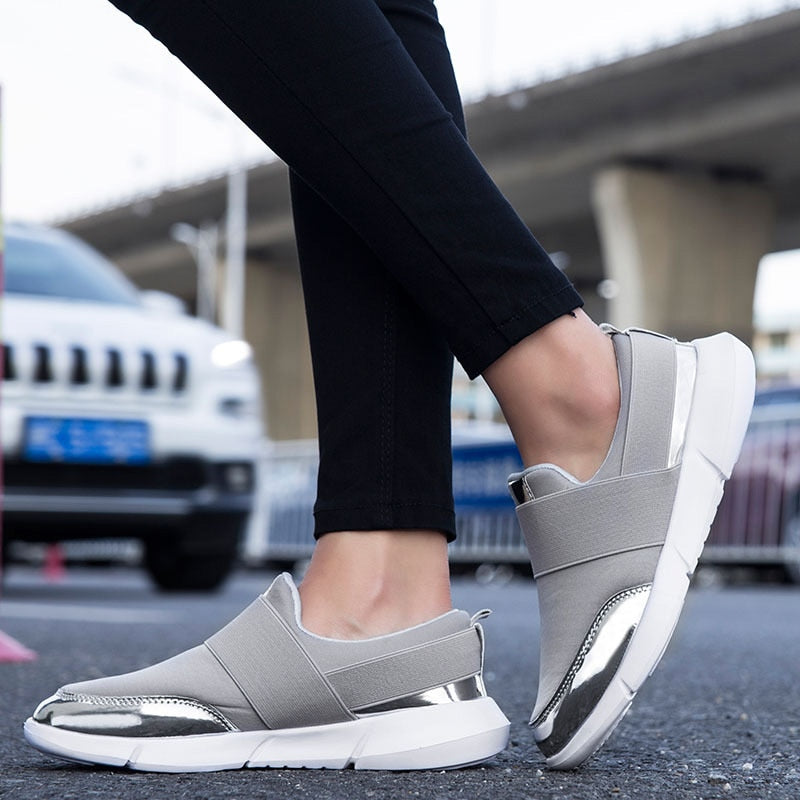 Ergonomiske slip-on komfortsko for kvinner. Pustende materiale, perfekt som gåsko.