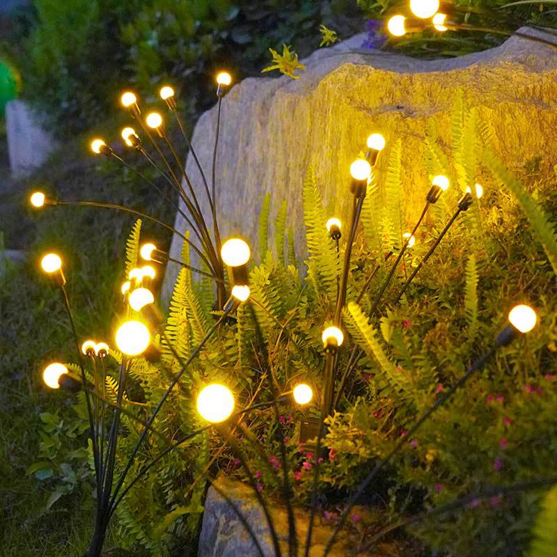 Stemningsfullt ildfluelys LED, solar-drevet hagebelysning som skaper dansende lyspunkter i hagen.