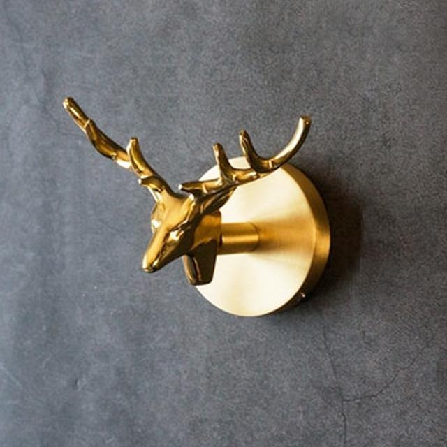 Detaljert dyrekrok i resin, tilfører kunstnerisk stil. Ideell for organisering og dekorasjon på enhver vegg.