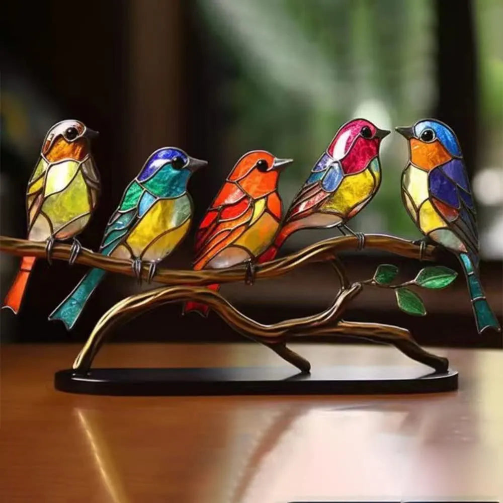 Stue skulptur: Fargerik fugledekoration på gren, gir liv og kunst til ditt hjem og interiør.