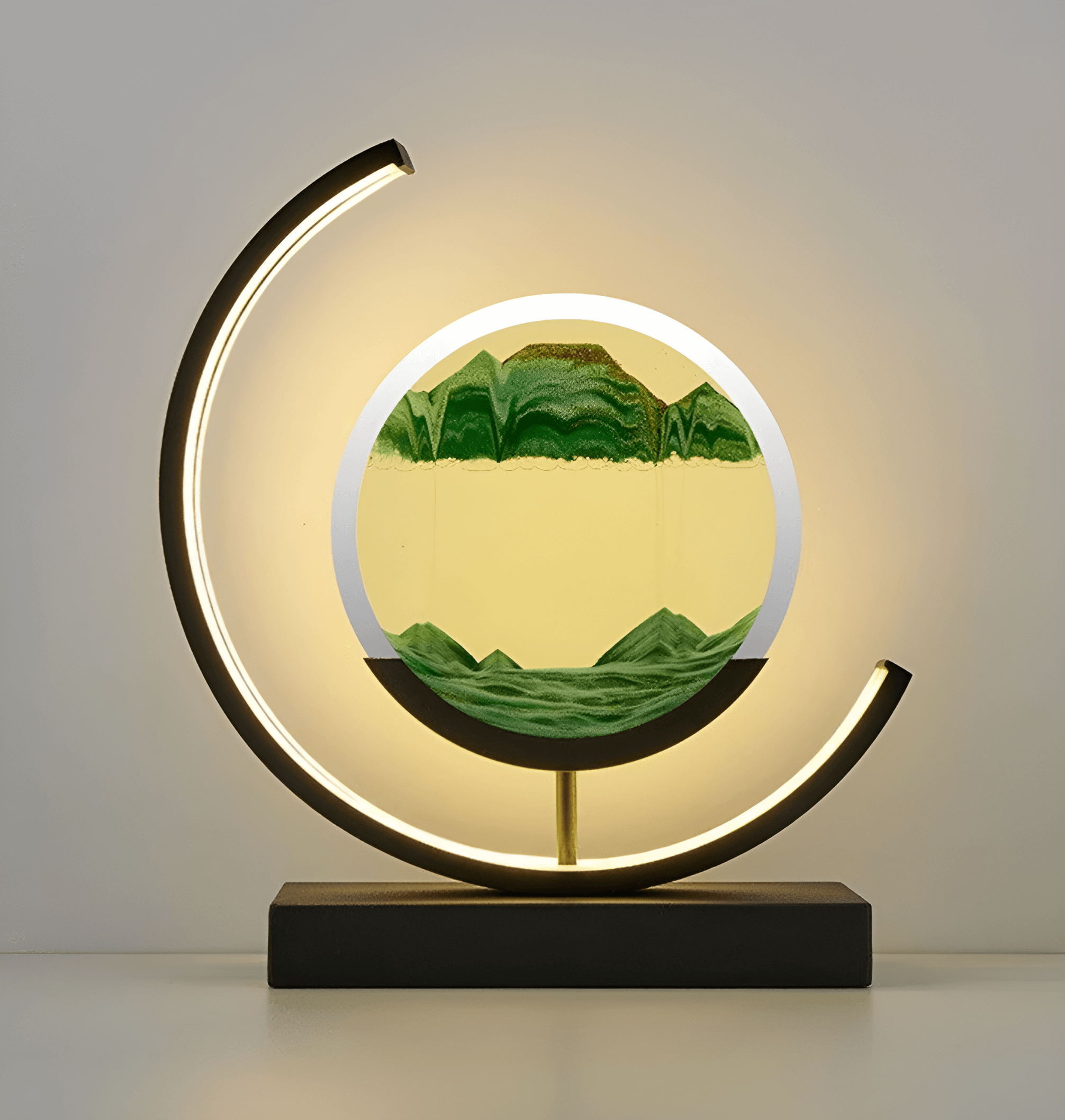 Beroligende sandkunstlampe. Unikt timeglassdesign skaper ro og et vakkert lys for ethvert rom.