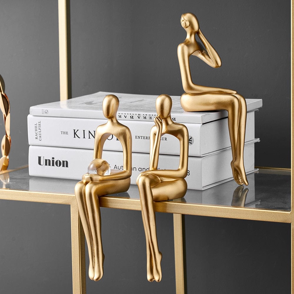 Sett med to unike abstrakte figurer, ideelt for bokhylle eller stuedekorasjon. Kunstnerisk.