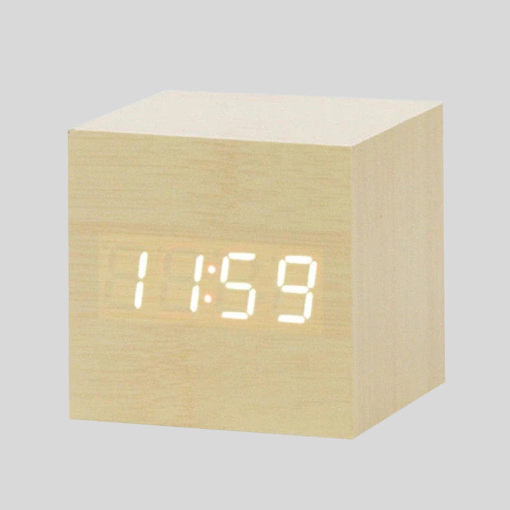 Oppladbar LED vekkerklokke; moderne design og praktisk stemmeaktivering.