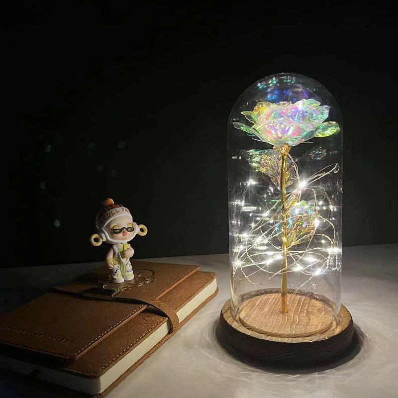 Kunstig galakse rose med LED-lys i glasskuppel, perfekt som unik hjemmedekorasjon
