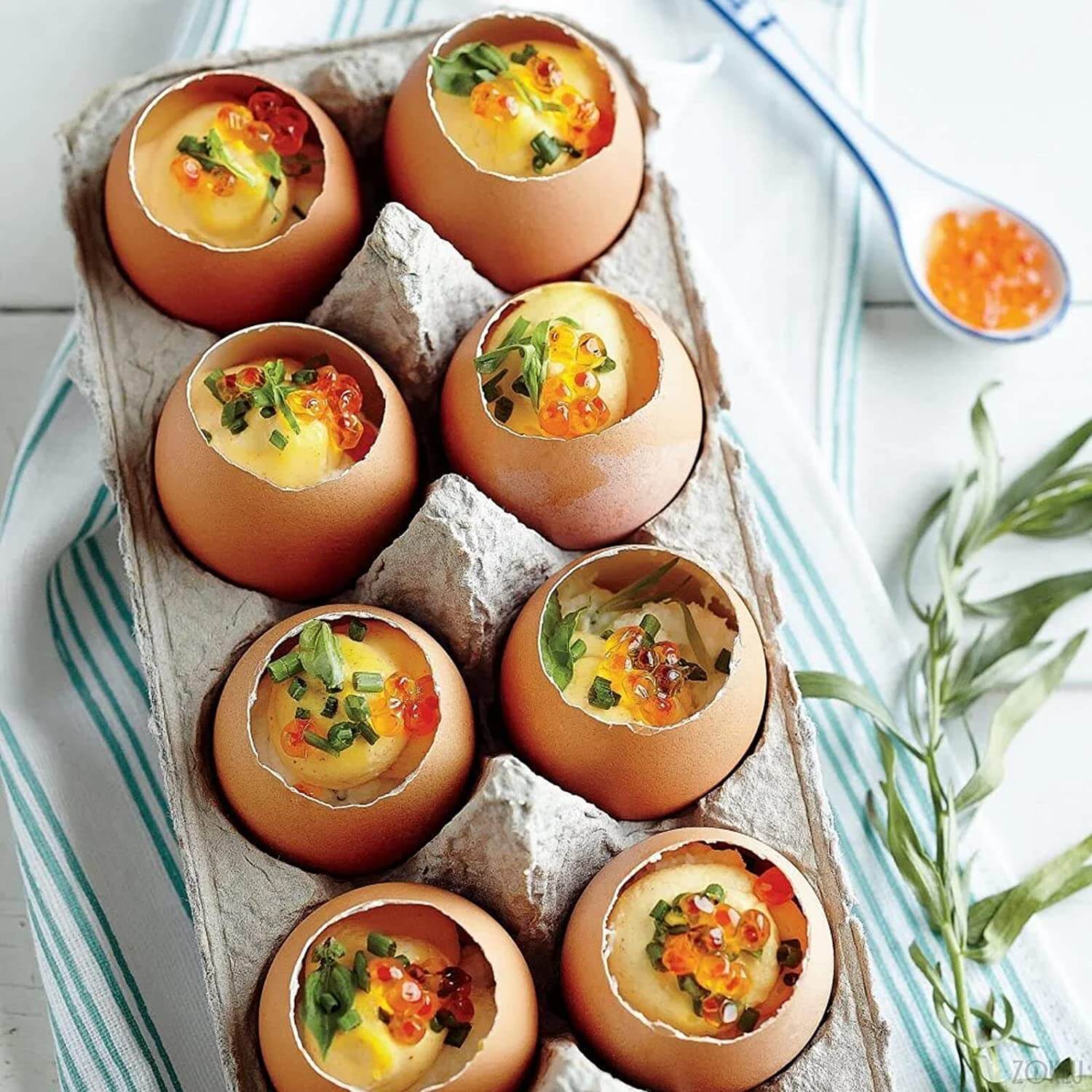 Lei av knuste egg? Denne eggeåpneren gir et rent kutt for perfekte egg, lett å bruke kjøkkenhjelp.