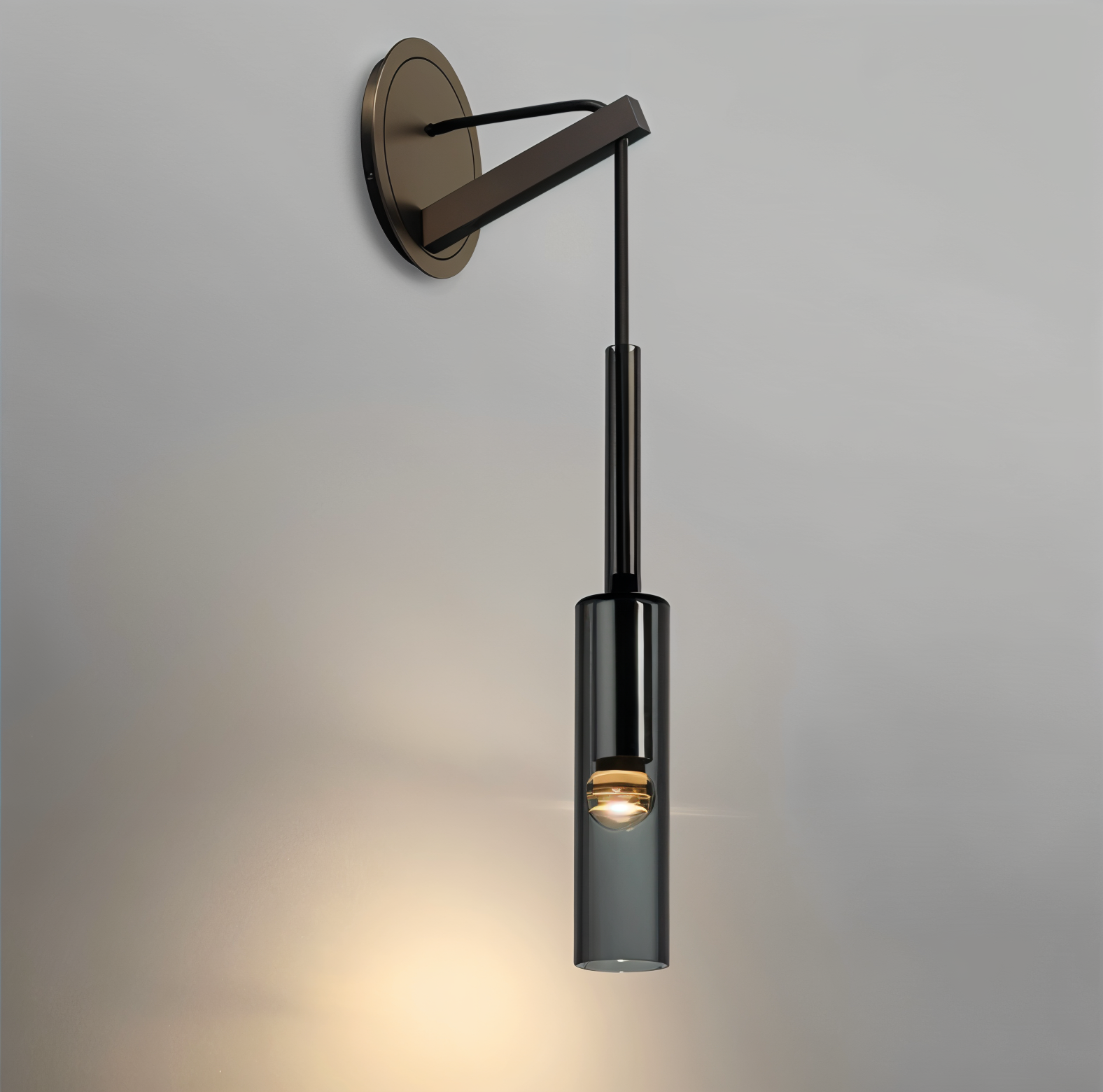 Unik vegglampe med røkt glass og kobber for soverom, stue. Elegant belysning og dekorasjon.