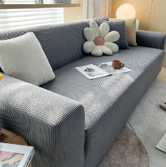 Komfortabelt, elastisk sofatrekk i et stilig design. Fornyer stuen, gir beskyttelse og øker komforten.