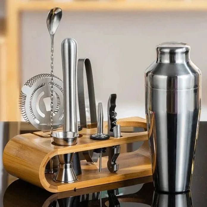 Kvalitets drinkshaker i rustfritt stål fra 10-dels cocktailsett. Essensiell for å lage deilige drinker hjemme.