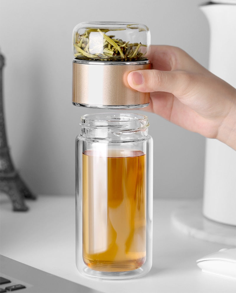 Slitesterk 2-i-1 teinfuserflaske i borosilikatglass med dobbel vegg, elegant design for daglig bruk.
