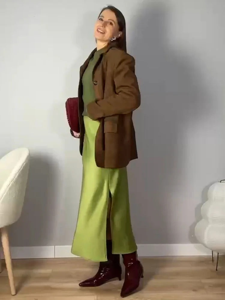 Tidløst business skjørt for kvinner; A-linje snitt, perfekt for en elegant og profesjonell look.