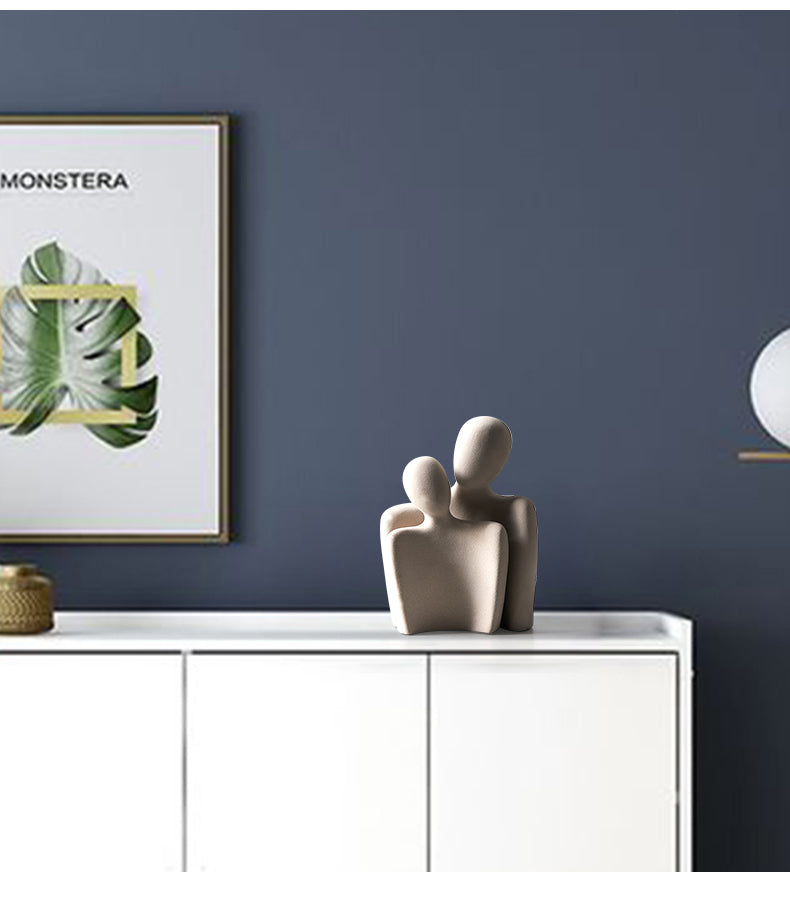 Hvit minimalistisk abstrakt kjærlighetskunst skulptur, moderne innredning for stue eller kontor.