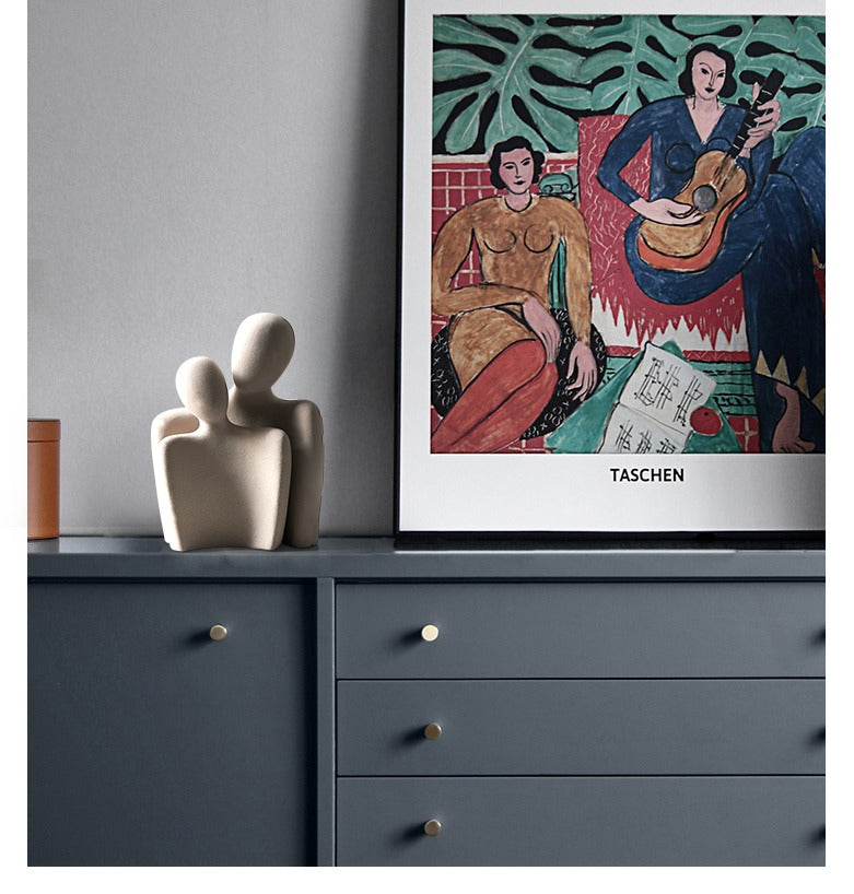 Stilren abstrakt kjærlighetsstatue i moderne design, en flott skulptur for minimalistisk innredning.