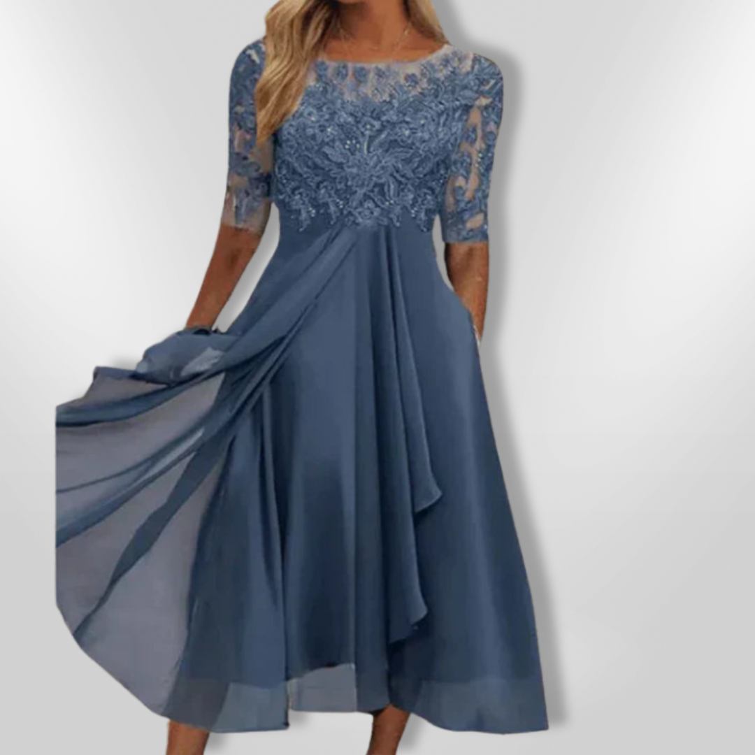 Asymmetrisk blonderkjole for dame. Elegant festkjole, selskapskjole og kveldsantrekk med stil.