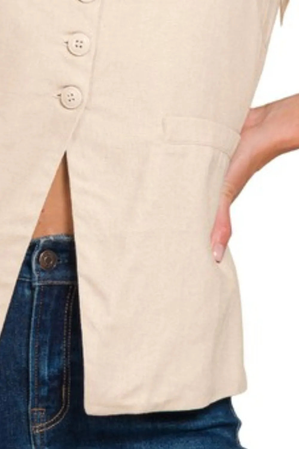 Stilig beige damevest med justerbar rygg, perfekt for kontoret eller en elegant hverdagslook.
