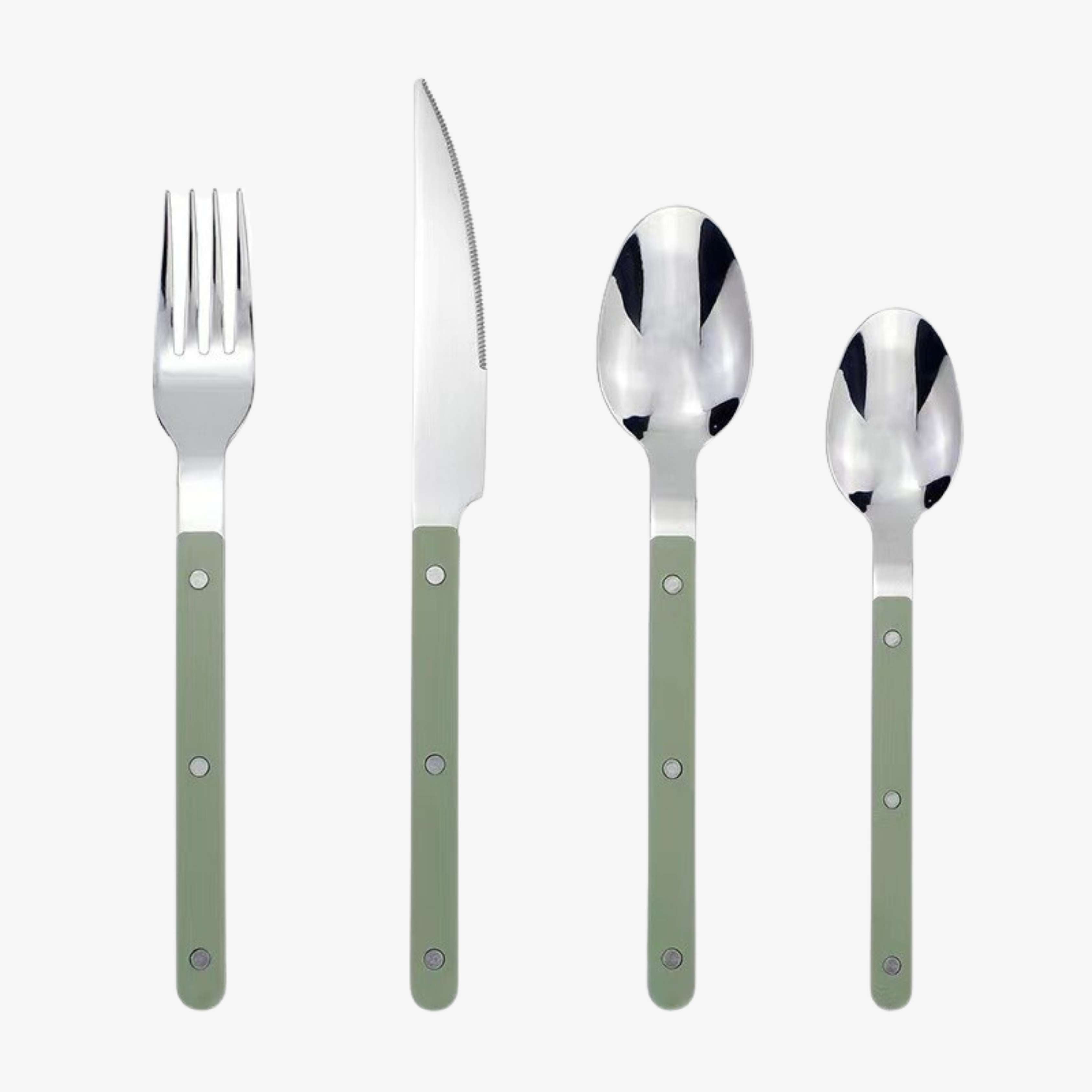 Bestikksett, 24 deler for 6, i elegant design med komfortabelt grep. Perfekt for spiseopplevelsen.