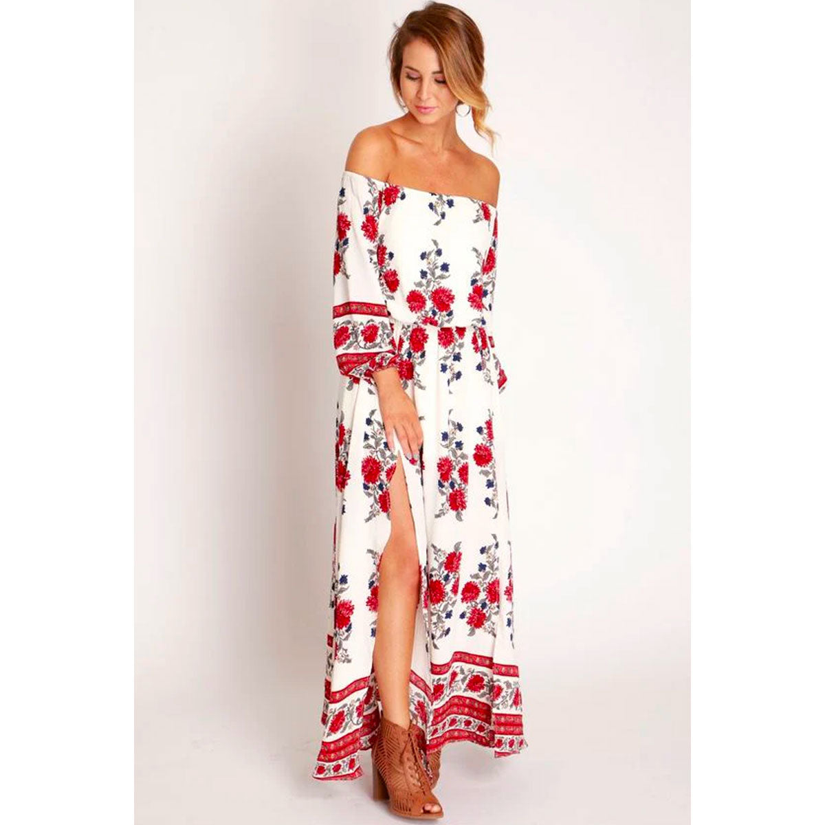 Feminin og elegant blomstret maxikjole for kvinner. Lang sommerkjole med trekvart ermer, ideell for fest.
