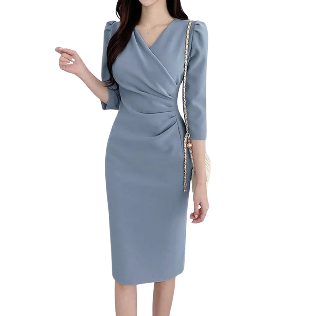Elegant V-hals kjole for kvinner, bodycon passform, knelang og ermeløs. Perfekt for varme sommerdager.