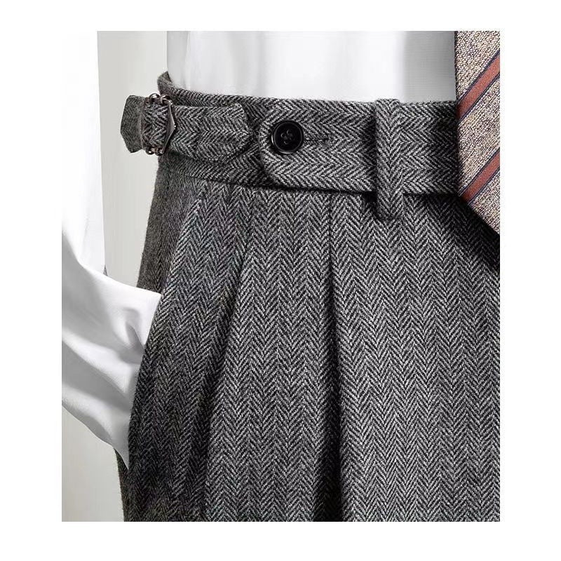 Elegant menns tweedbukse i klassisk snitt. Allsidig fritidsbukse som passer til både hverdag og fest.
