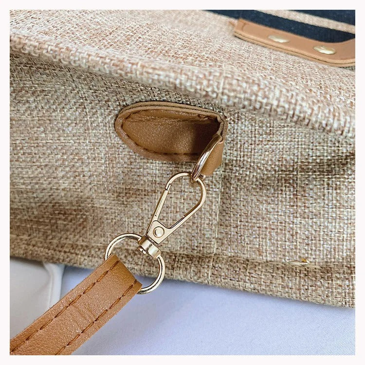 Hverdagsvakker bøtteveske i lerret. Romslig design, passer perfekt som en casual håndveske.