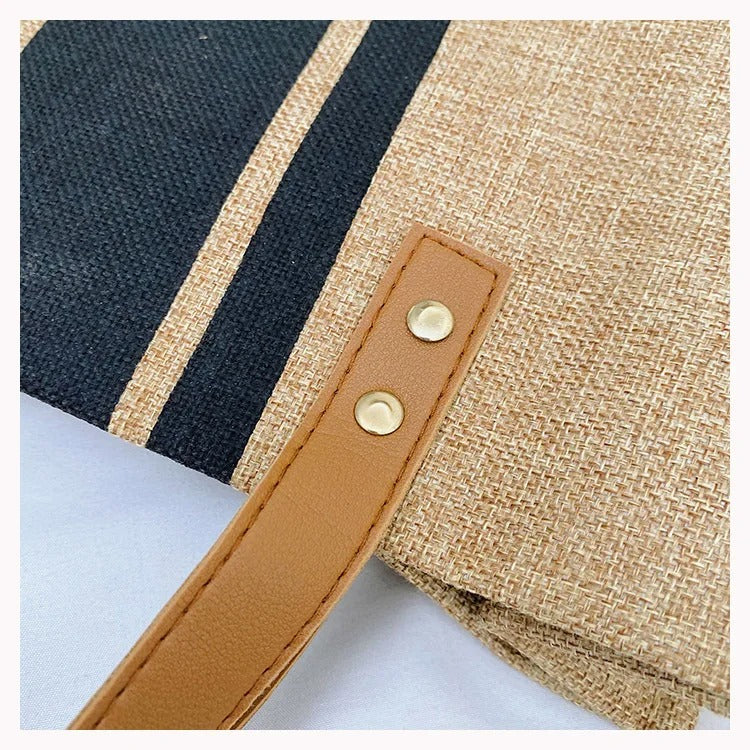 Stilig lerret skulderveske for kvinner, med god plass. Ideell som casual crossbody veske til hverdags.