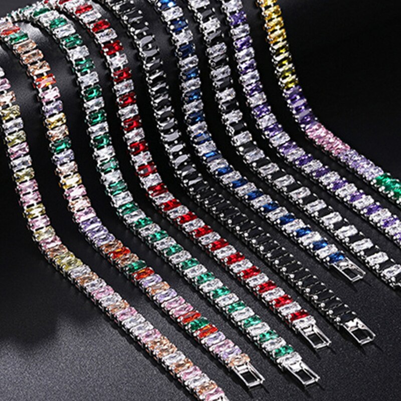 Lekkert armbånd for kvinner, dekorert med glitrende cubic zirconia steiner. Et tidløst smykke som varer evig.