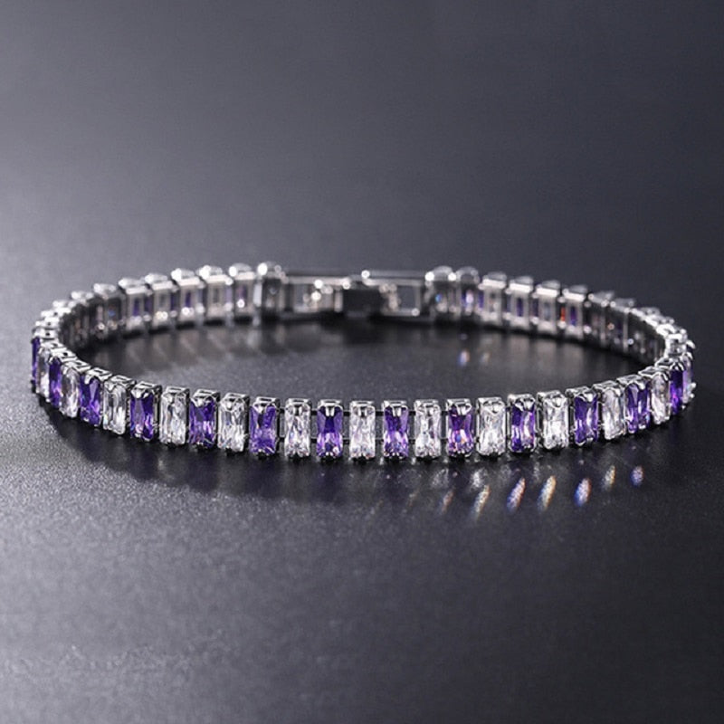 Vakkert cubic zirconia armbånd for kvinner, utstråler eleganse og glans. Et smykke som passer til både hverdag og fest.
