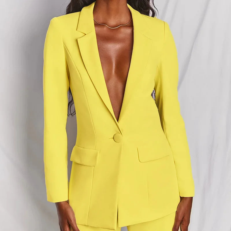 Formelt dame dressett med blazer og vide bukser, ideelt for kontorbruk.