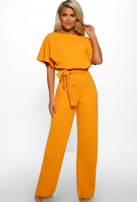 Hverdagslig elegant dame jumpsuit med snøremidje, kombinerer komfort og moderne stil.