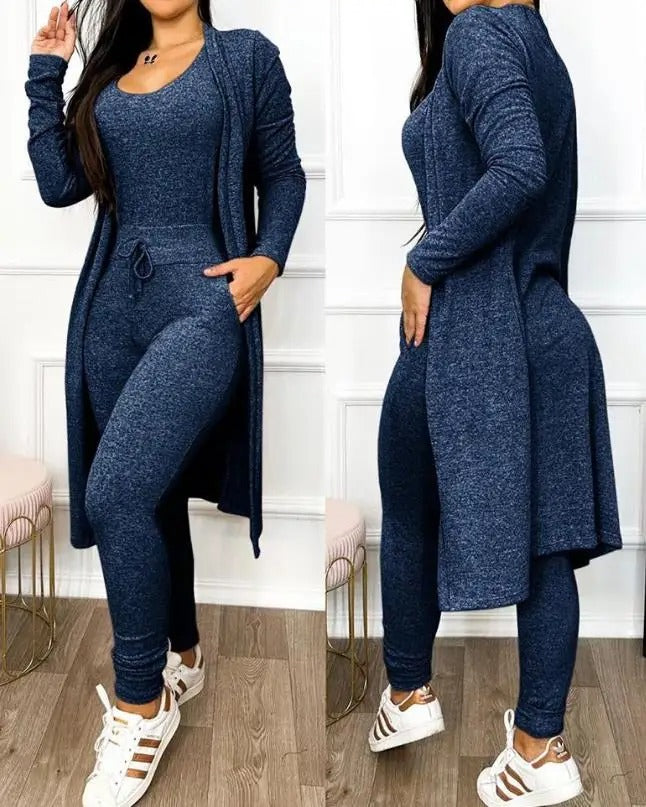Frontbilde av allsidig dame jumpsuit og kåpesett med snøring, egnet for både jobb og fritid.