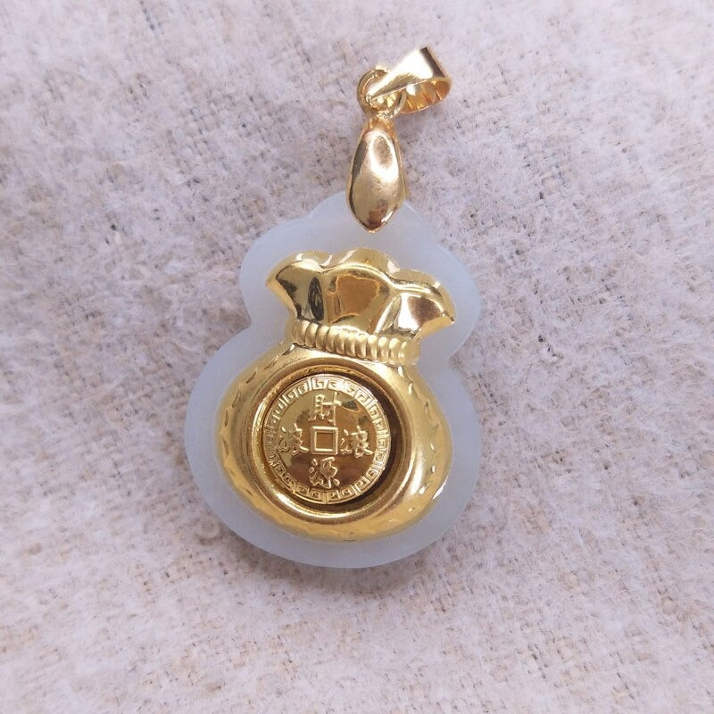 Elegant dameanheng i Hetian jade for rikdom og finansiell stabilitet.