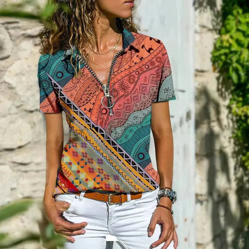 Komfortabel sommerbluse i blått for kvinner. Moderne og allsidig design for varme dager.