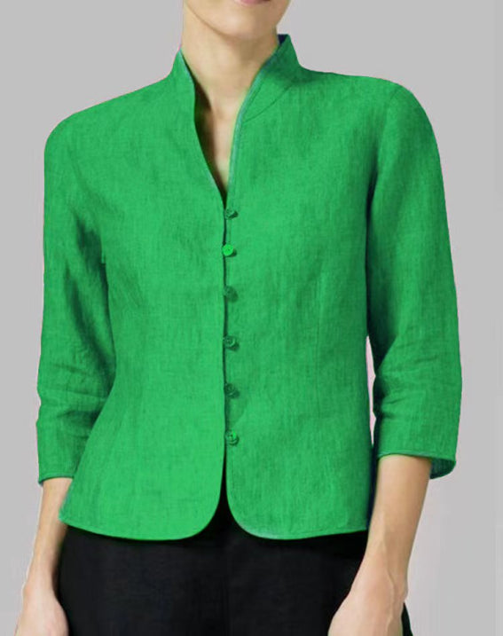 Stilren damebluse med ståkrage og trekvart erme. Elegant og moderne kvinnebluse, ideell for hverdagsbruk.