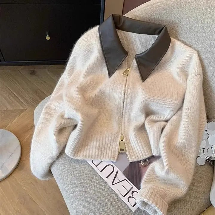 Allsidig damegenser med kontrastkrage. Perfekt for hverdag og en elegant look.