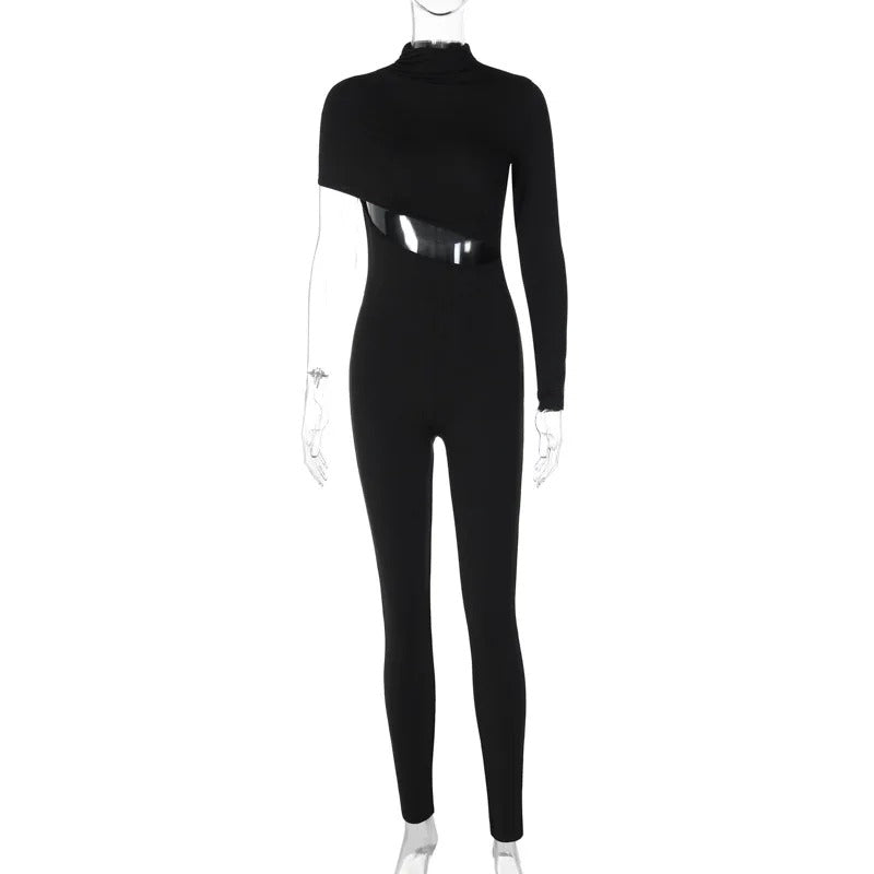 Stilig helfigur av damejumpsuit i én-skulder modell. Komfortabelt og elegant antrekk for moderne kvinner.