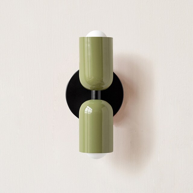 Hjemmeinnredning: Elegant LED vegglampe. Dobbeltlys med moderne design for optimal soveromslampe.
