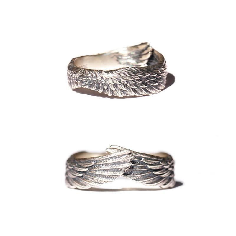 Elegant englevinge ring i sterlingsølv for kvinner; symbol på beskyttelse og tidløs mote.
