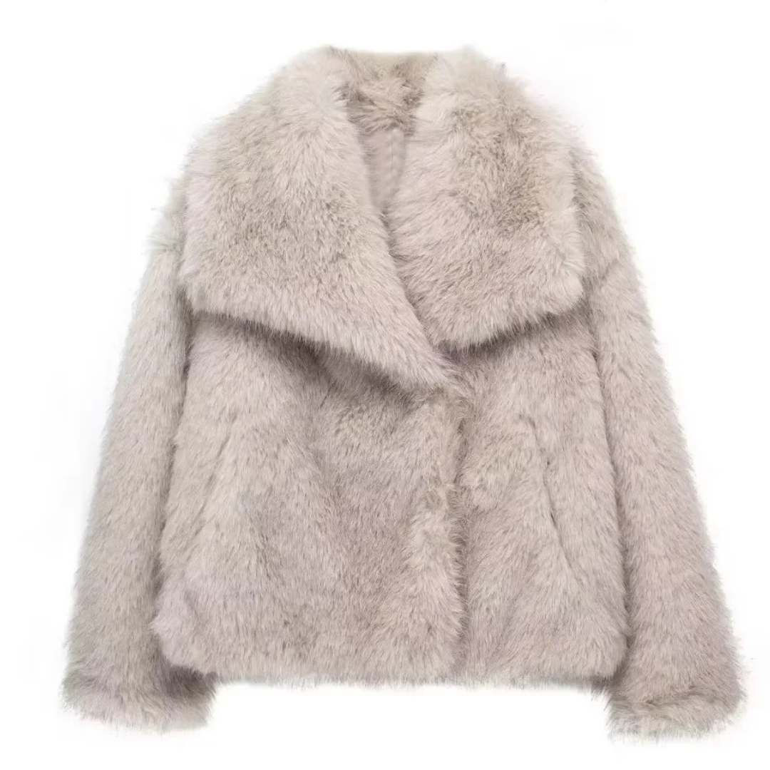 Varm og komfortabel damekåpe, myk vinterjakke med elegant design, ideell for stilfull vintermote.