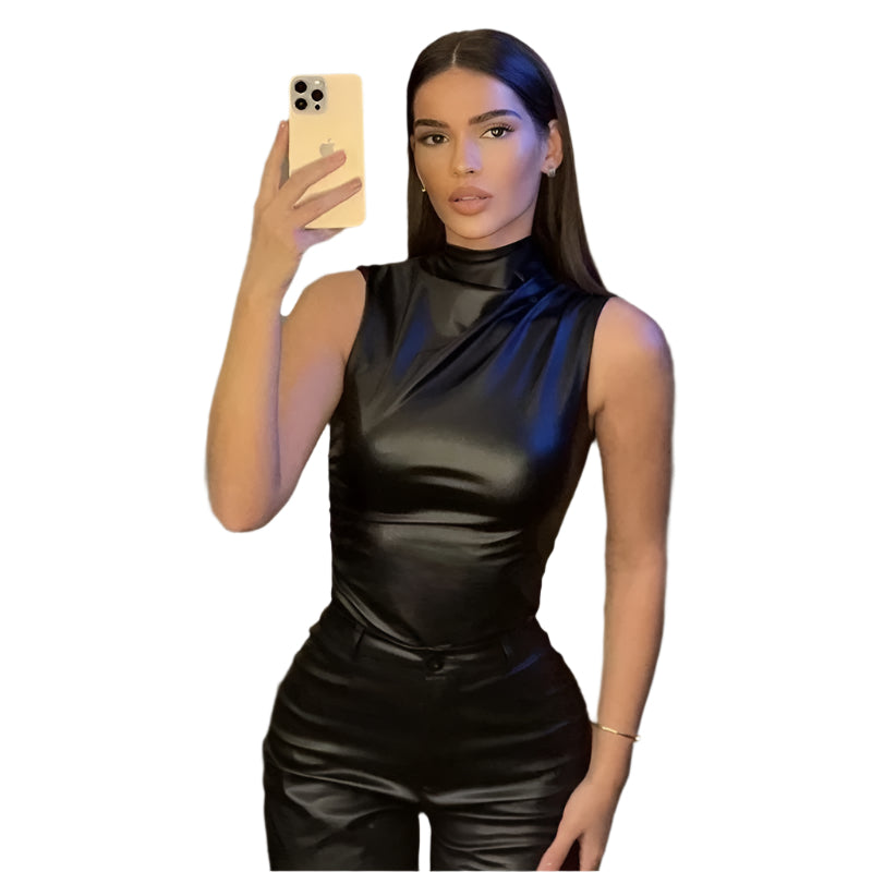 Kvinners elegant ermeløs topp med høy hals. Klassisk og moderne svart eller vinrød bluse.