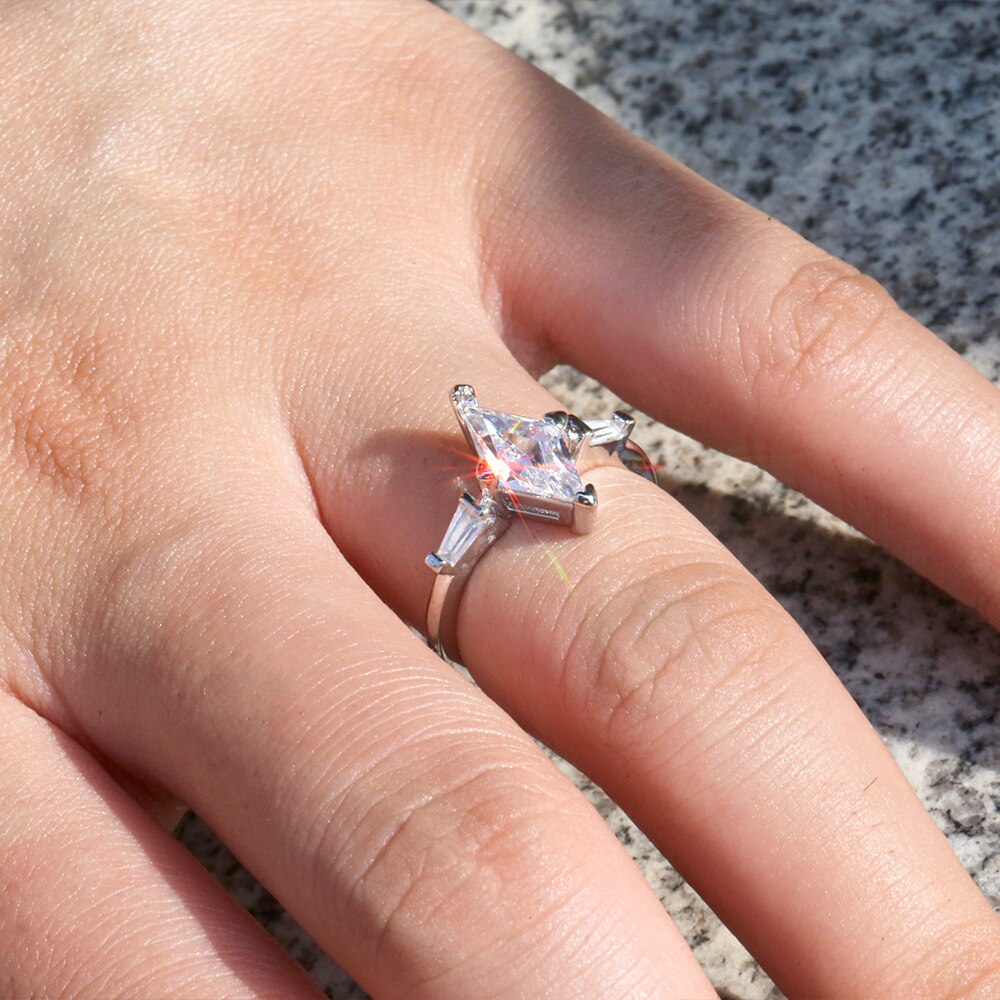 Luksuriøs marquise forlovelsesring i gaveeske. Perfekt gave til kvinner, elegant smykke for bryllup.