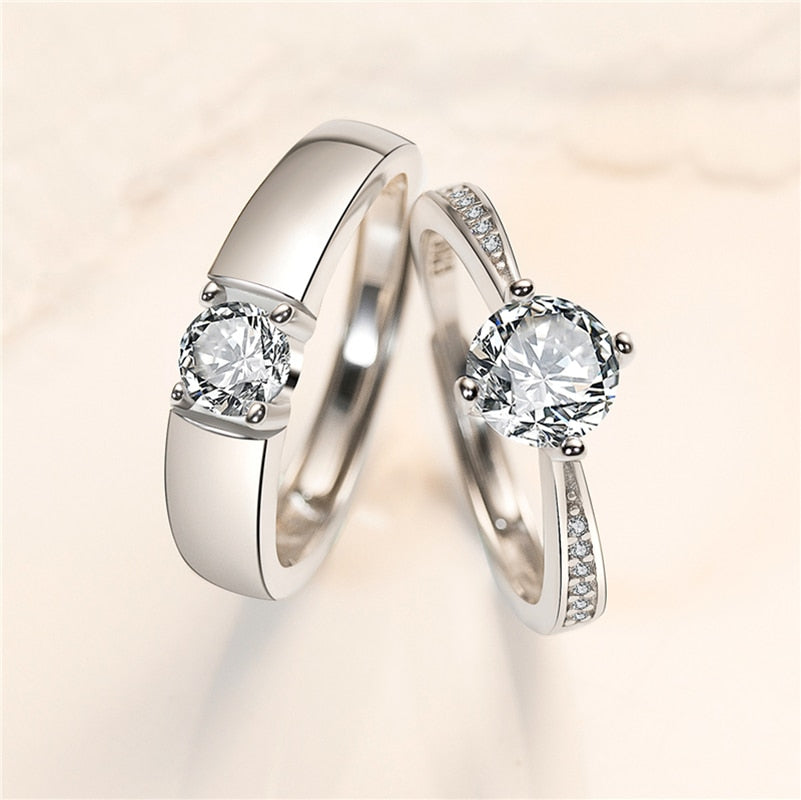 Romantisk forlovelsesring og bryllupsring sett for damer. Hudvennlig og kvalitetsringer for jubileum.